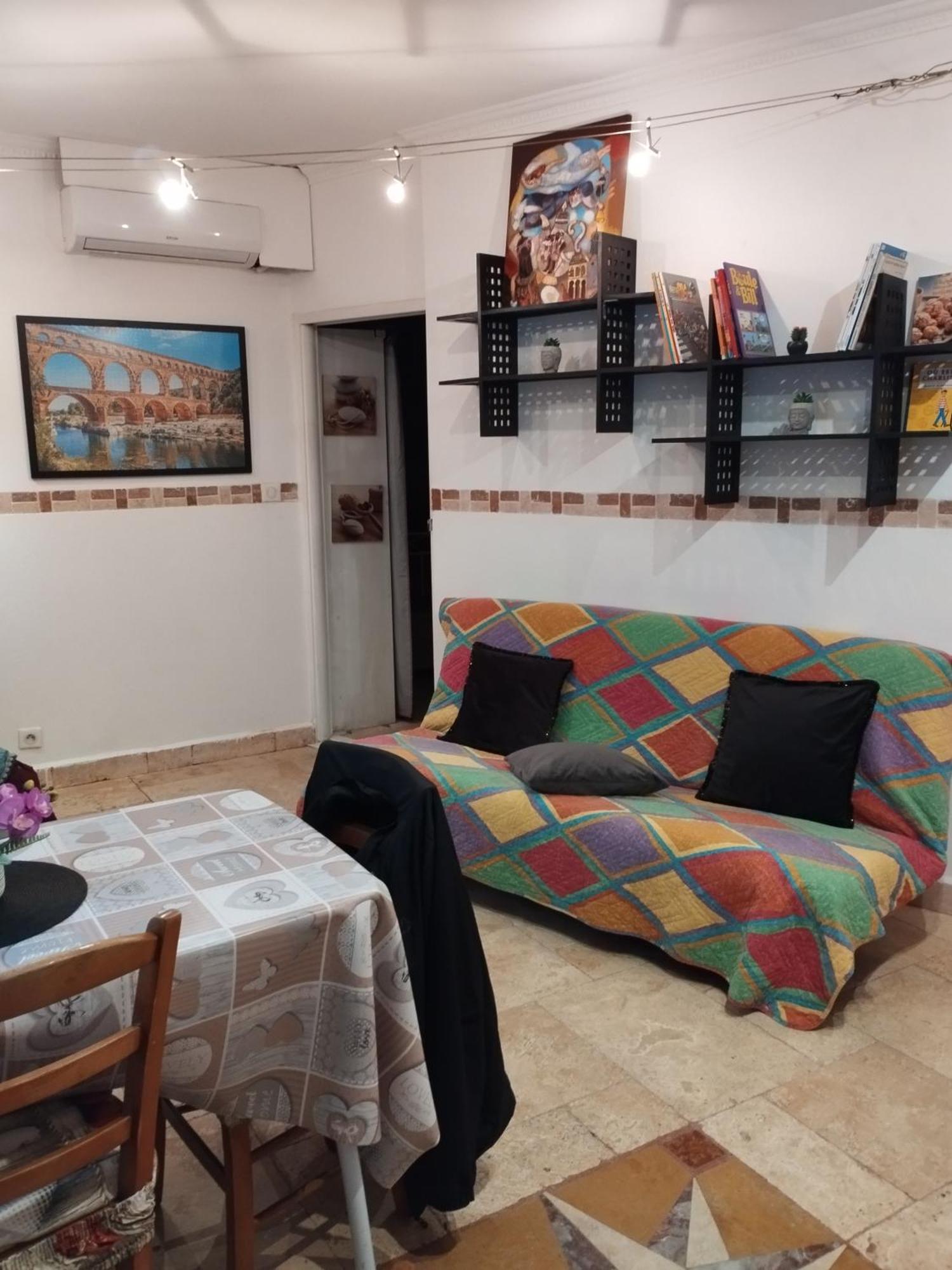 Tres Bel Appartement Cosy Et Chaleureux A Nimes Exterior photo