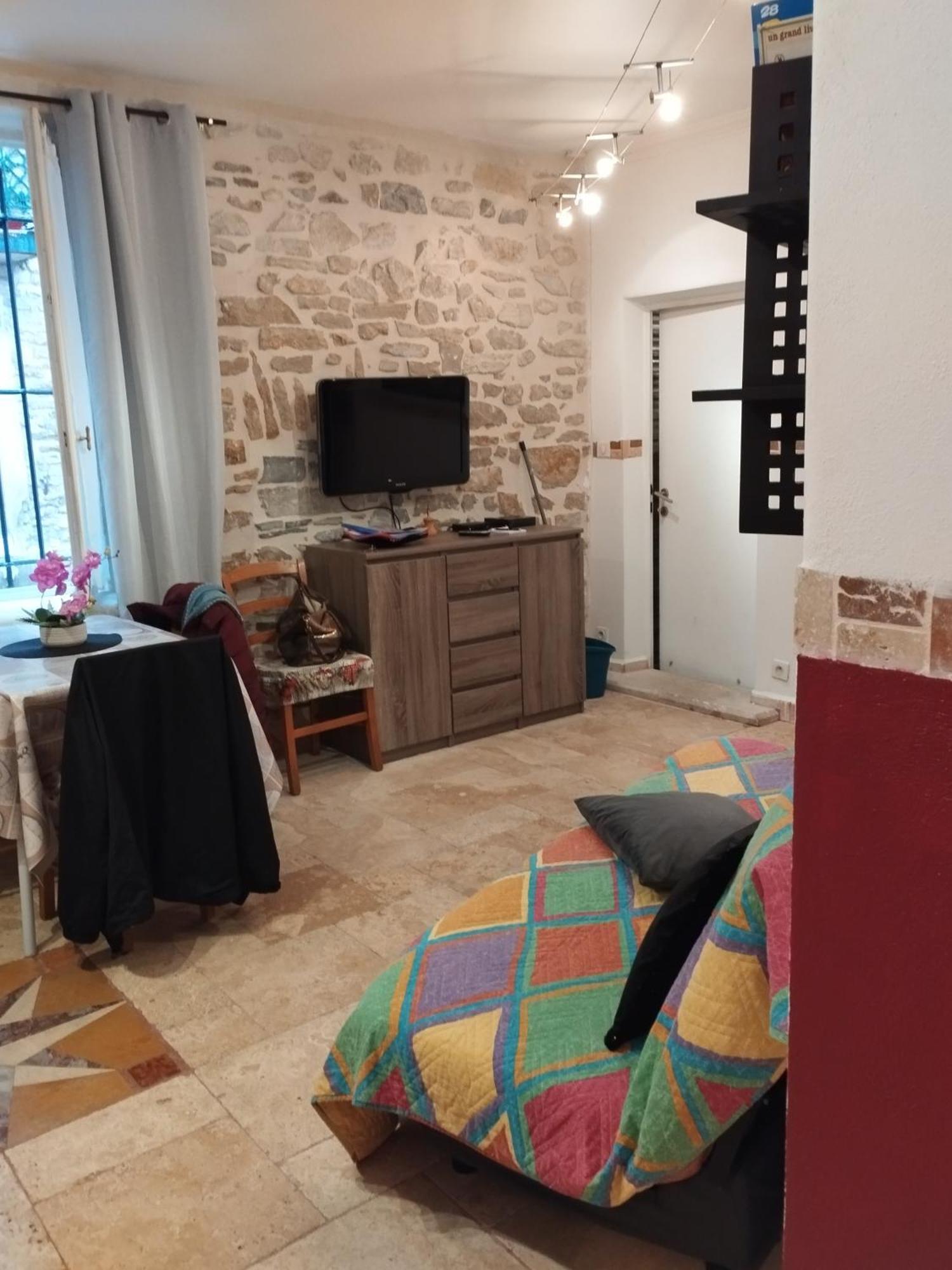 Tres Bel Appartement Cosy Et Chaleureux A Nimes Exterior photo
