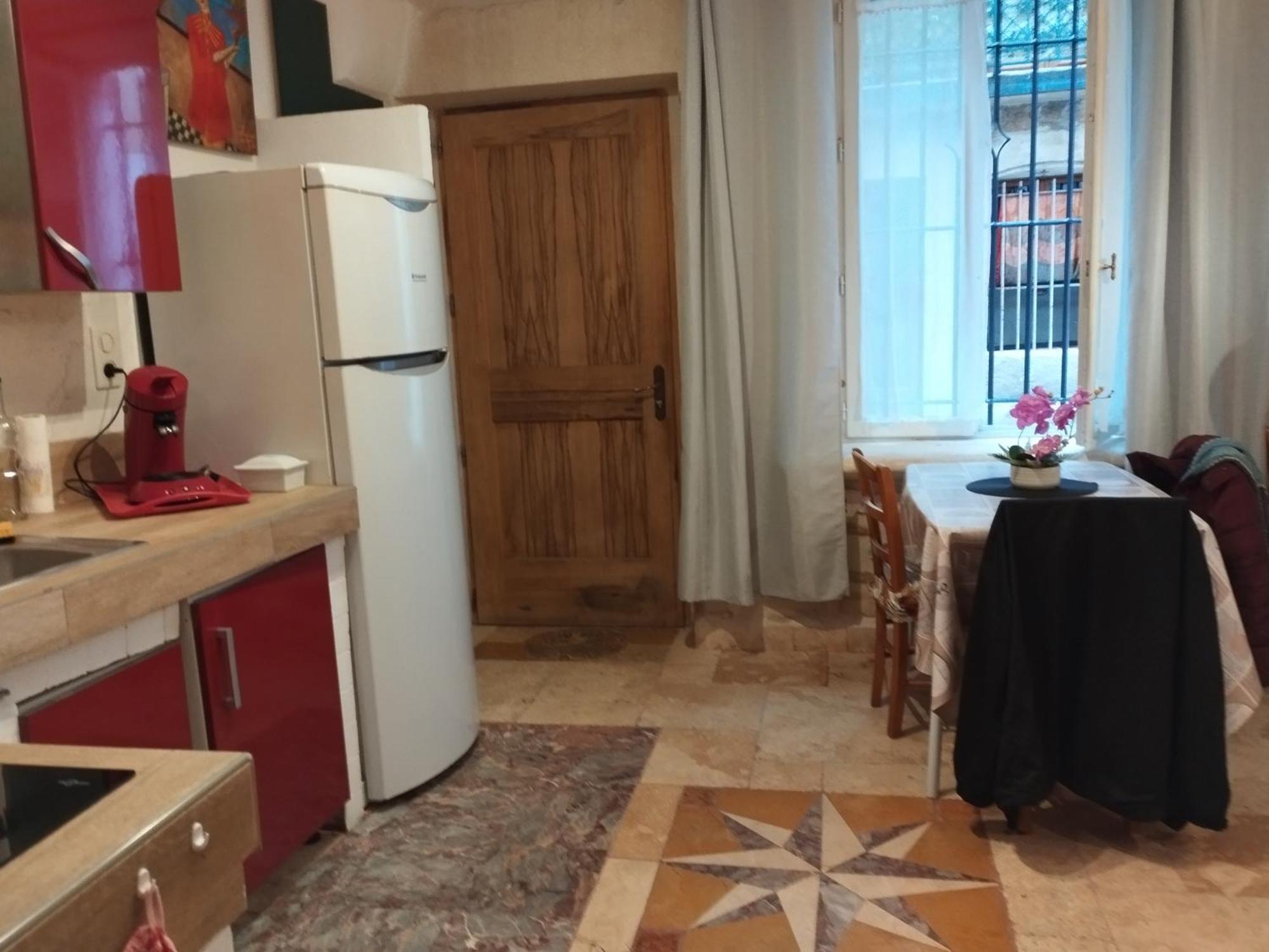 Tres Bel Appartement Cosy Et Chaleureux A Nimes Exterior photo