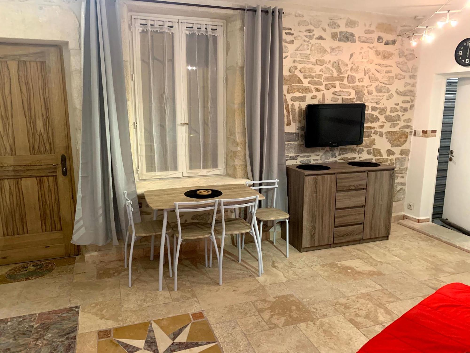 Tres Bel Appartement Cosy Et Chaleureux A Nimes Exterior photo